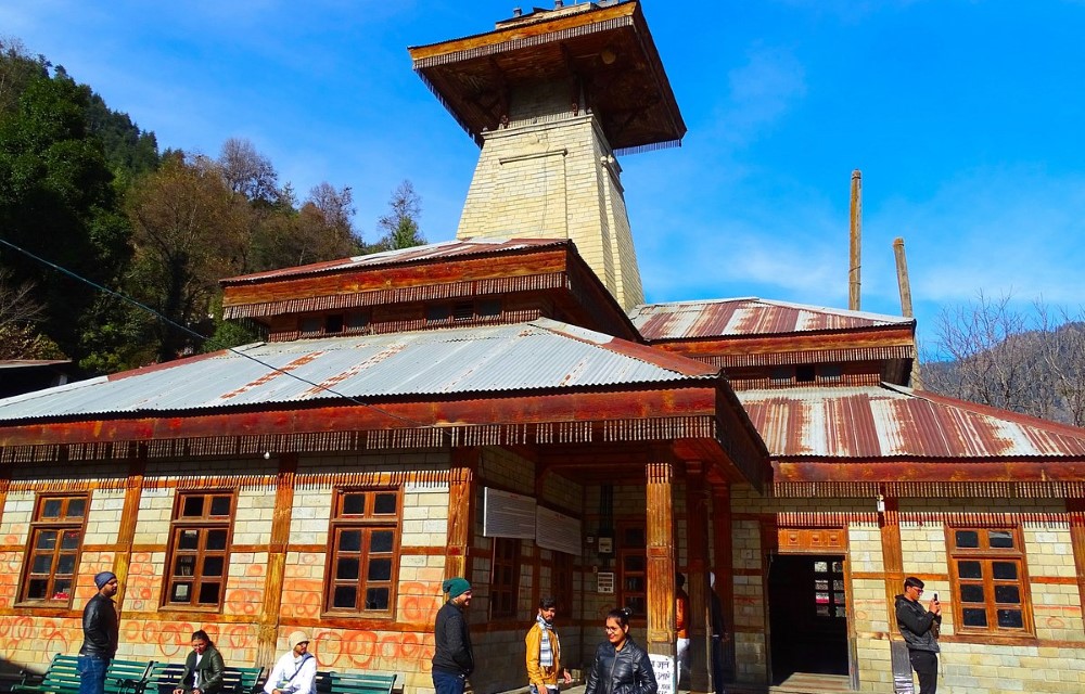 Manu Temple <br> Approximately 6 km